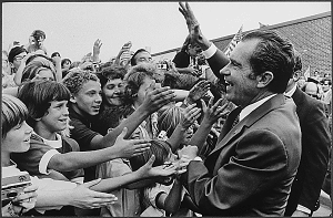 Richard_Nixon_greeted_by_children_during_campaign_1972