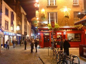 800px-Temple_Bar_Dublin_at_Night